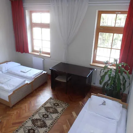 Martineum Felnottkepzo Akademia Hostel *