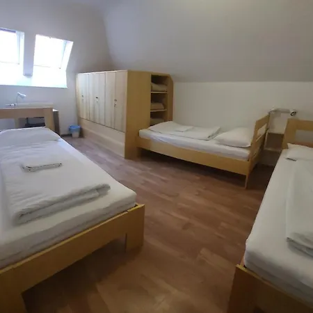 Hostel Martineum Felnottkepzo Akademia