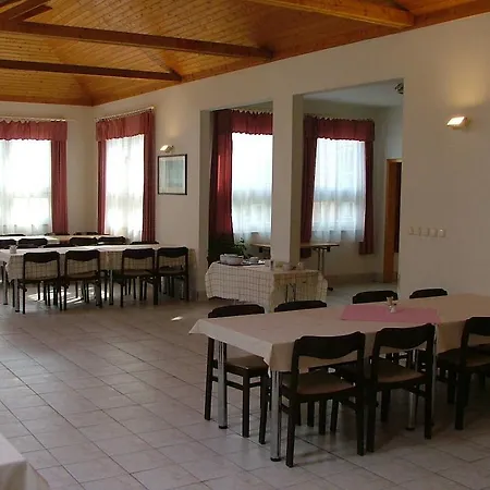 Hostel Martineum Felnottkepzo Akademia